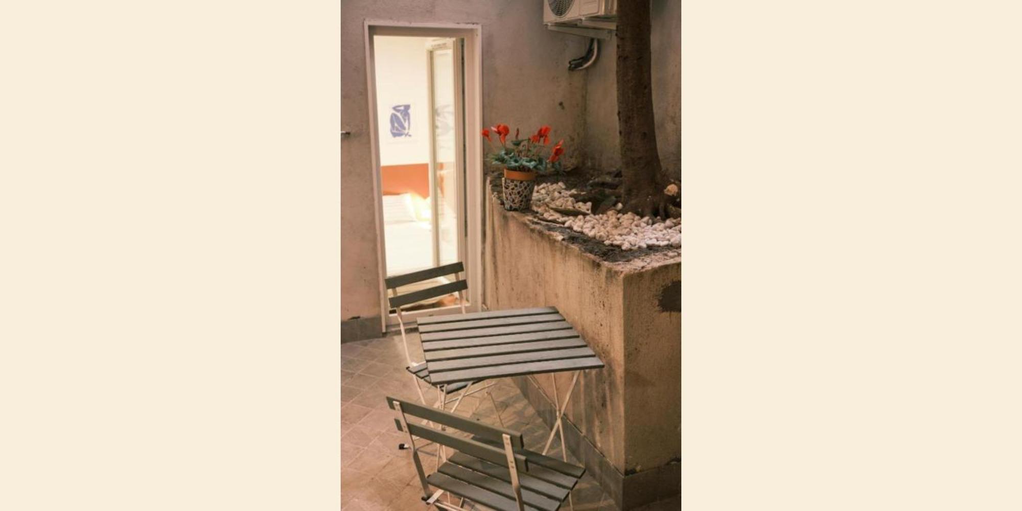Nespolino, Piccola Casetta In Centro Storico Al Piano Terra Con Piccolo Spazio Esterno Privato Neapel Exterior foto